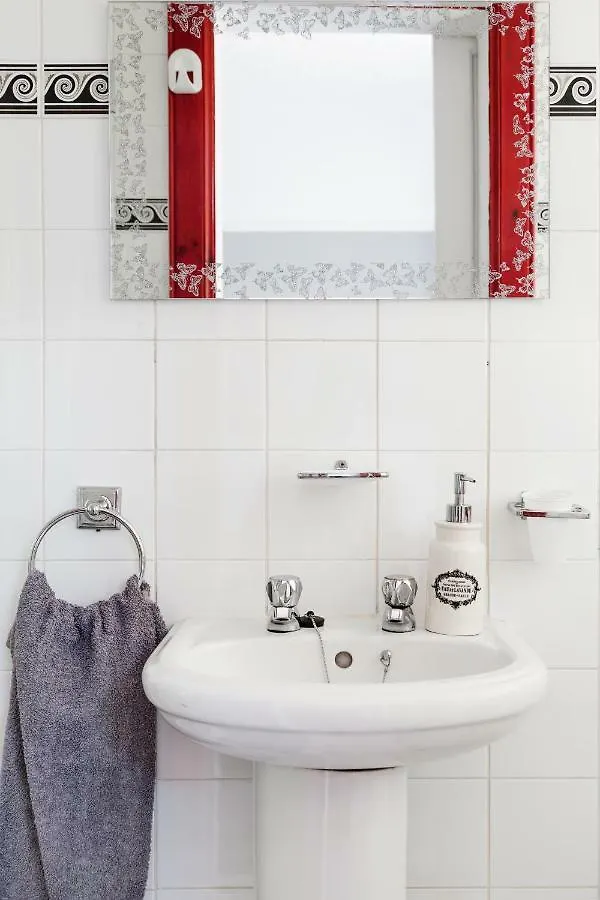 Wee White House Bed & Breakfast Edinburgh